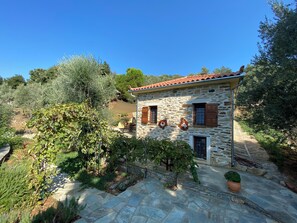 Exterior - Nature cottage in authentic Greek surroundings. Pelion Peninsula. (Platanias)