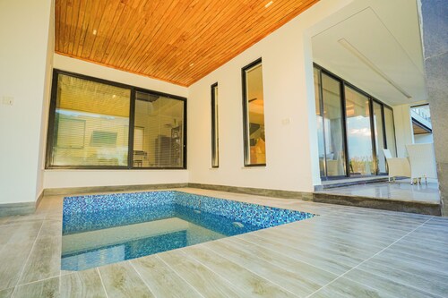 Margalla Retreat Guest House w/view