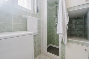 Shower, hair dryer, bidet, towels - APPARTAMENTO IL DELFINO: comodissimo e fronte mare (Porto Torres)