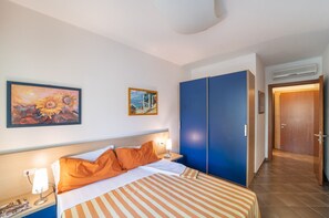 1 bedroom, bed sheets - Great flat with private garden in Bibione Pineda (Bibione)