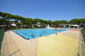 Pool - Well furnished apartment for 6 people in a residence with swimming pool (Bibione)