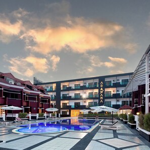Outdoor pool - Arawana Regency North Pattaya (Pattaya)