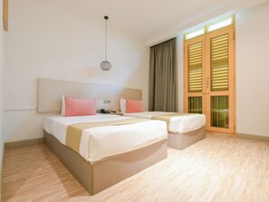 Desk, laptop workspace, free WiFi - A Hotel Joo Chiat Stay from 7PM to 9AM (Singapore)