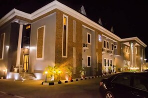 Front of property – evening/night - Fancourt Hotel (Ilorin)