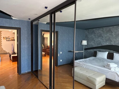 Charming 2-bedroom apartment in delightful Baku with AC, WiFi