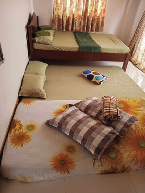 Room, 1 Bedroom, Smoking, Balcony - Room-aremen Transient, the no Hassle and (San Juan)