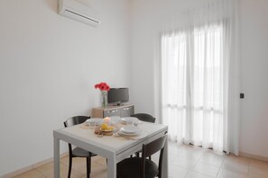 Dining - Lovely apartment for 3 guests with pool, WIFI, A/C and TV (Villasimius)
