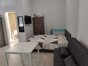 1 bedroom, in-room safe, desk, iron/ironing board - "Comfort Cave: Modern Living Near Metro & Thessaloniki Center!"






 (Thessaloniki)