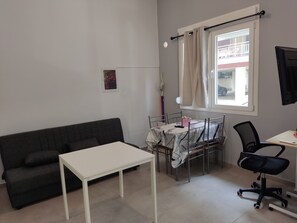 Dining - "Comfort Cave: Modern Living Near Metro & Thessaloniki Center!"






 (Thessaloniki)