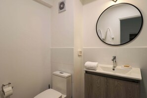 Bruser, hårtørrer, håndklæder