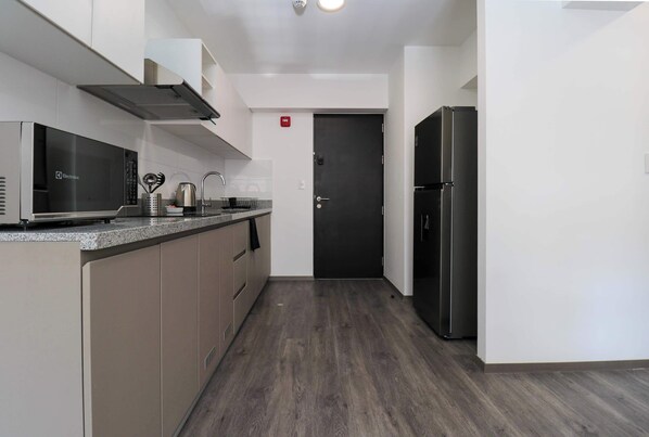 冰箱、微波炉、炉灶、茶具/咖啡用具