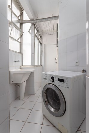 Bruser, hårtørrer, håndklæder, Shampoo