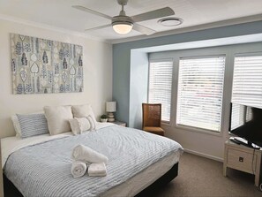 3 slaapkamers, een strijkplank/strijkijzer, gratis wifi, beddengoed