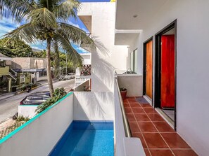 المنطقة المحيطة بالمنشأة