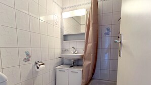 A bathroom with a toilet, sink, and shower. - Charming room in the heart of the Alps (Chamoson)