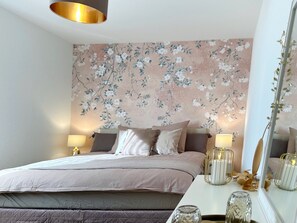 1 bedroom, bed sheets