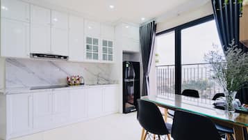 Family Apartment, Balcony, Bay View | Living area