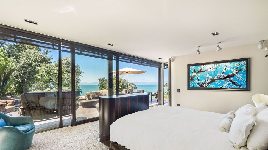 Fireplace Suite - Ocean Views & Beach