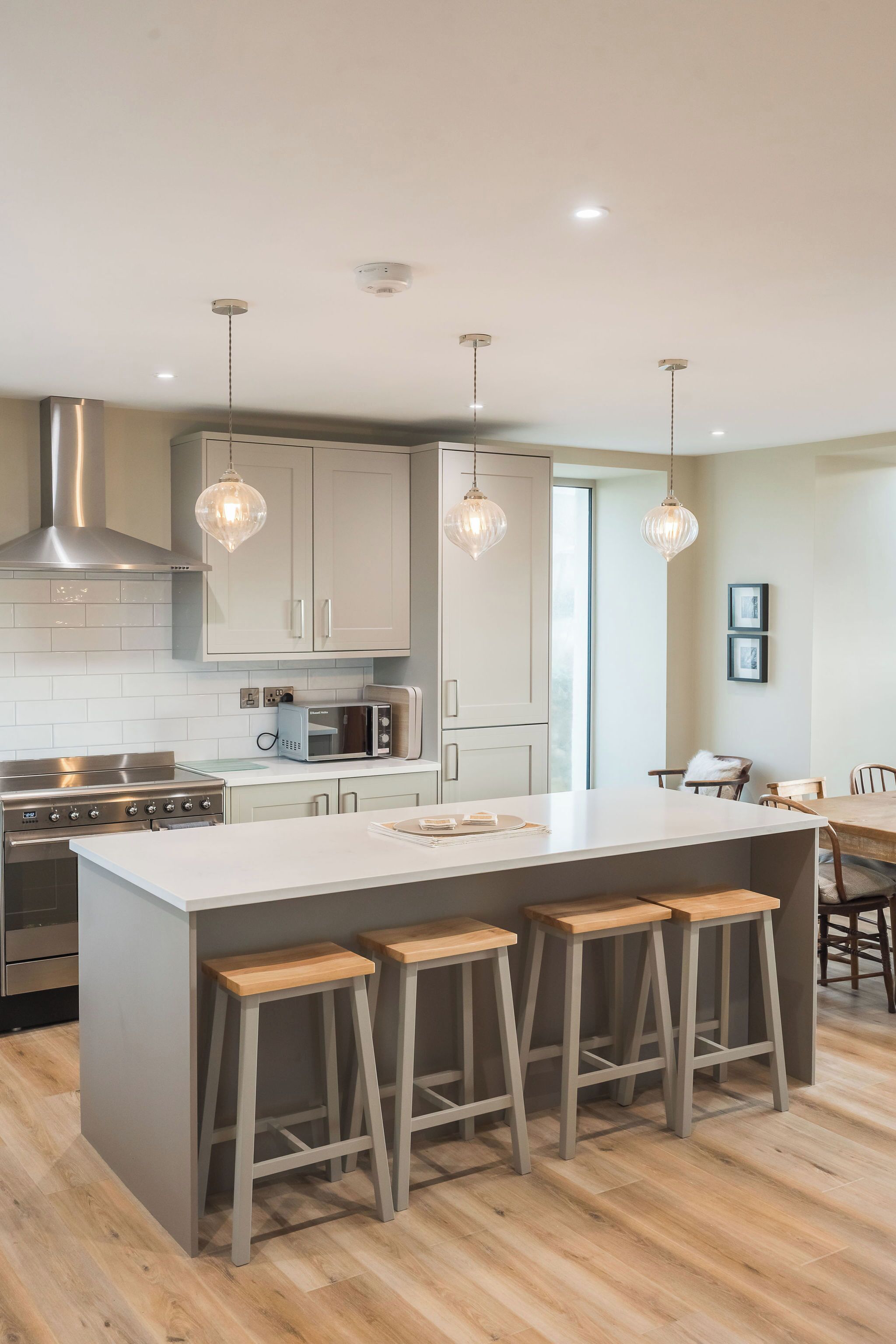 Refrigerador, microondas, horno y lavavajillas 