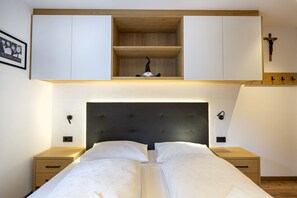 Een strijkplank/strijkijzer, gratis wifi, beddengoed