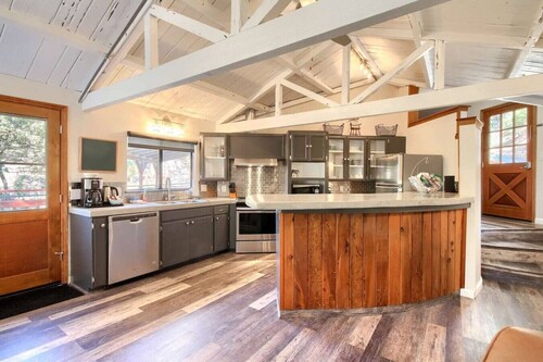 Waterfall House - Riverfront - BBQ - Sleeps 4