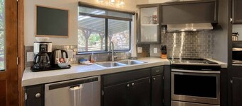 Waterfall House - Riverfront - BBQ - Sleeps 4