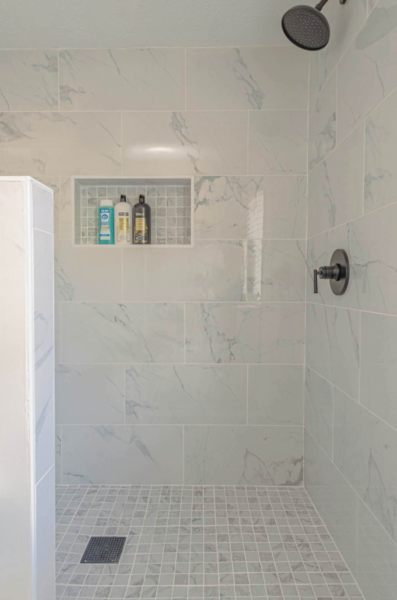 Shower, hair dryer, towels, shampoo