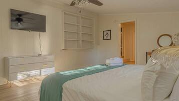 4 bedrooms, desk, iron/ironing board, WiFi