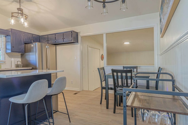 From morning coffee to family dinners, our kitchen has you covered. Enjoy the convenience of having all the essentials at your fingertips. #kitchenessentials #vacationmode #convenience #travel