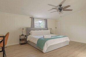 4 bedrooms, desk, iron/ironing board, WiFi