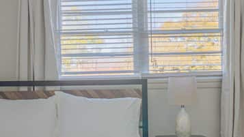 4 bedrooms, desk, iron/ironing board, WiFi