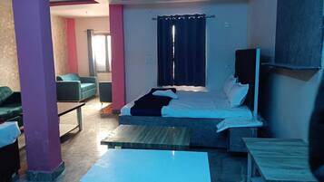 Family Room | Free WiFi