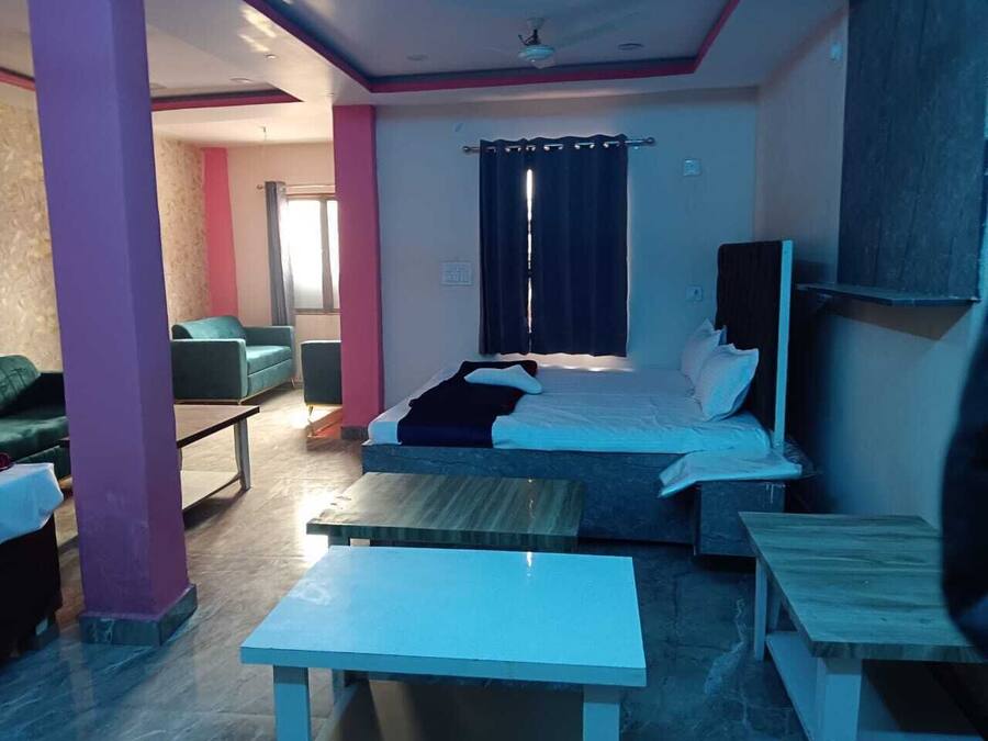 Family Room | Free WiFi