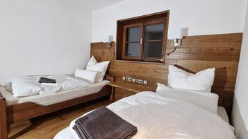 2 bedrooms, desk, free WiFi, bed sheets