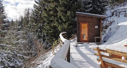 Chalet Alpl: gemütliche Ferienwohnung im Skigebiet mit Sauna, Whirlwanne & Kamin