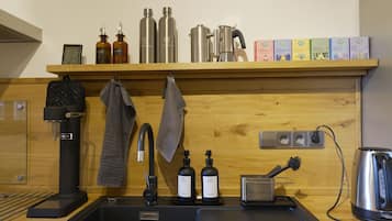 Frigorifero, forno, piano cottura, lavastoviglie