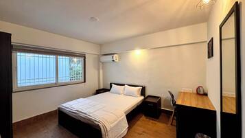 4 camere, una scrivania, ferro/asse da stiro, Wi-Fi gratuito