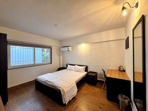4 habitaciones, escritorio, tabla de planchar con plancha y wifi gratis 