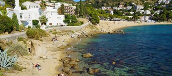 House in Rosas With Waterfront & Beach Nearby