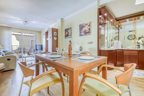 Apartment | Dining - Apartment in Roses Near Playa de Roses Beach (Roses)