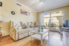 Living area - Apartment in Roses Near Playa de Roses Beach (Roses)