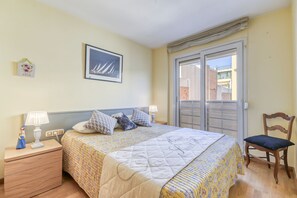 2 chambres, fer et planche à repasser