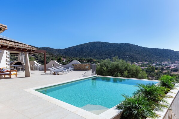 Pool - Elegant villa with fabulous rooftop terrace and private pool (Chia)