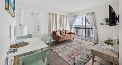 Waterfront Oasis - Private Pier, Walk to Beach!