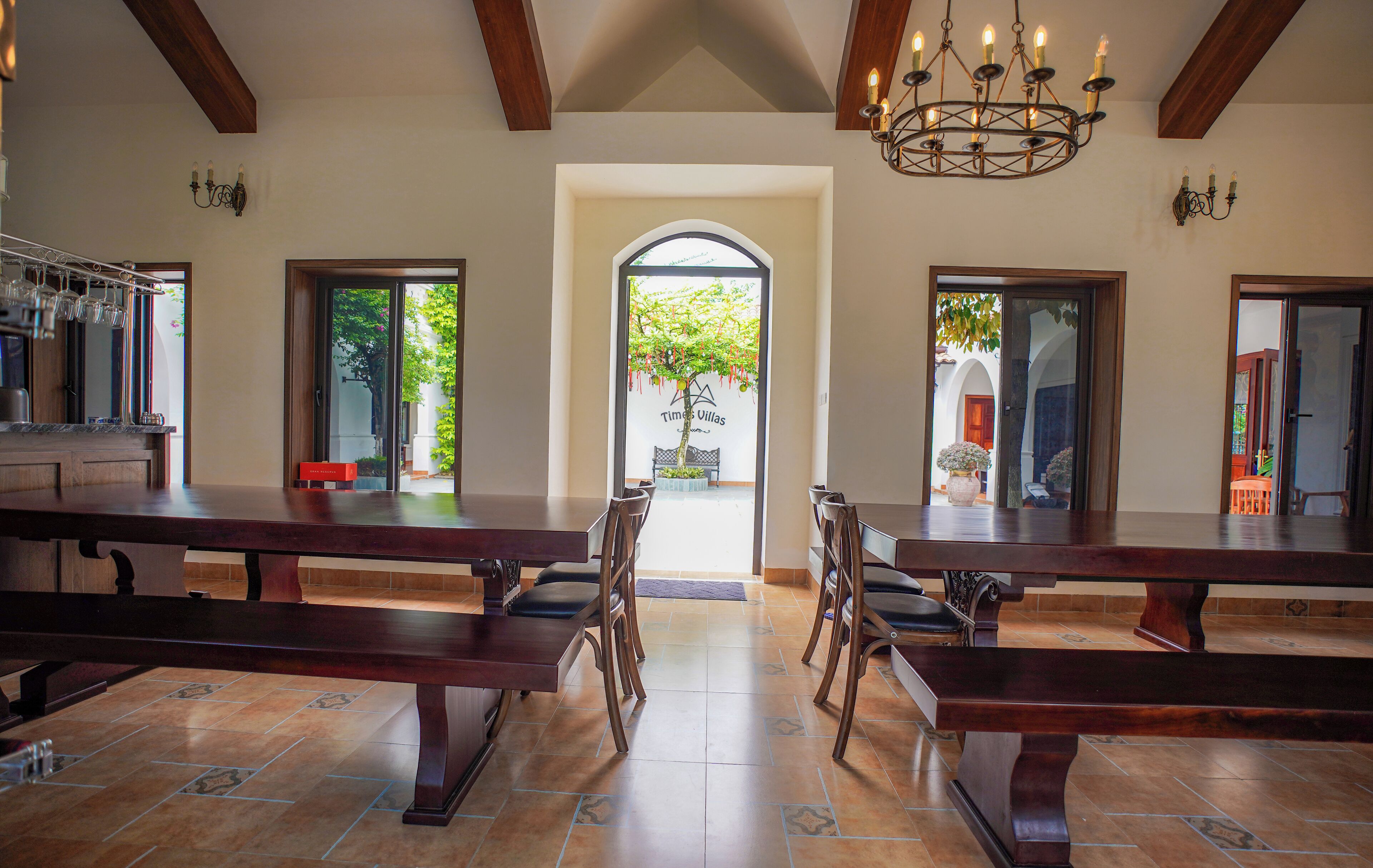 Familievilla, hageutsikt | Oppholdsområde