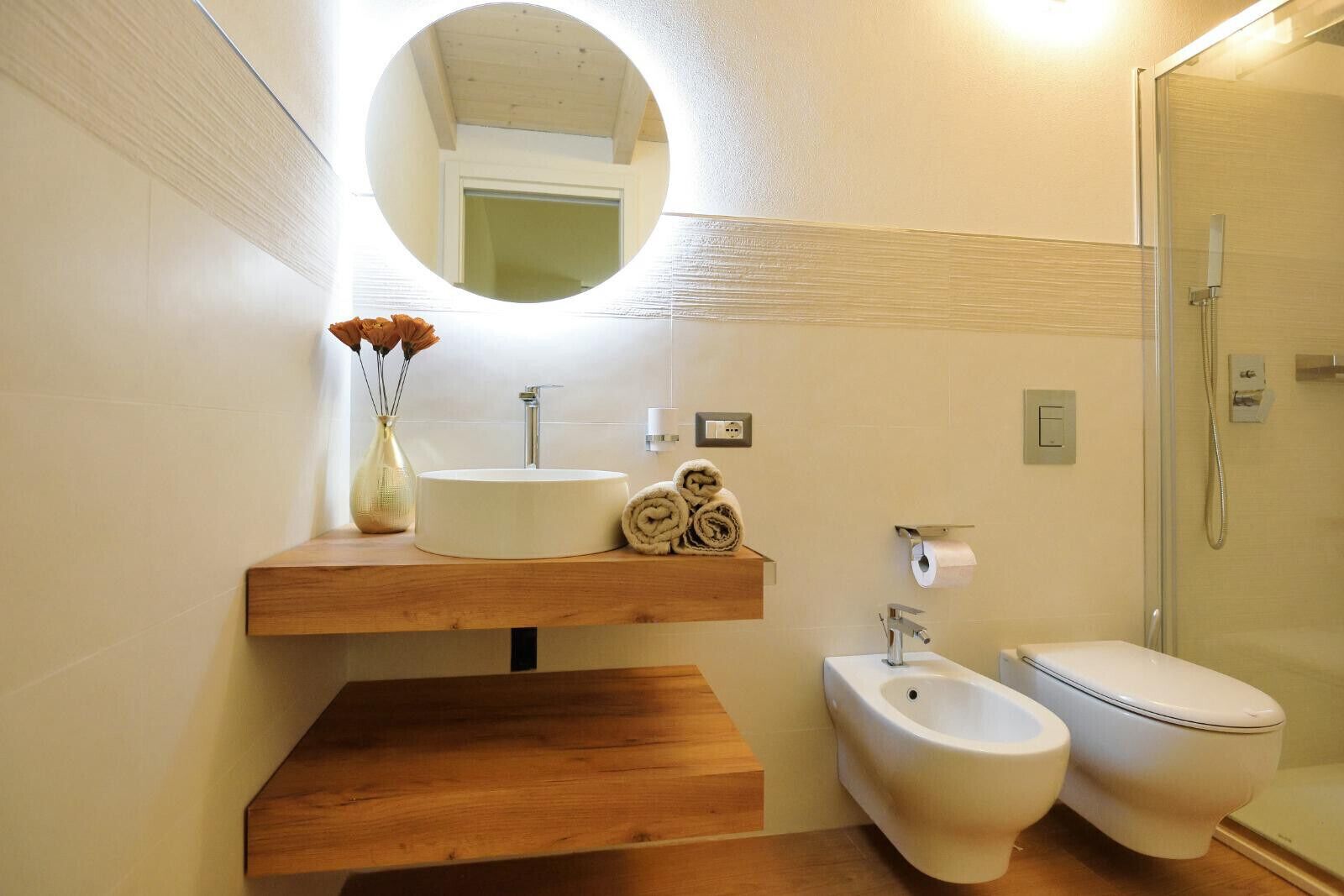 Doccia, asciugacapelli, bidet