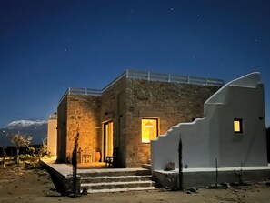 Exterior - Quiet house in southern Crete, picturesque sea and mountain views, beach within walking distance (Pitsidia)