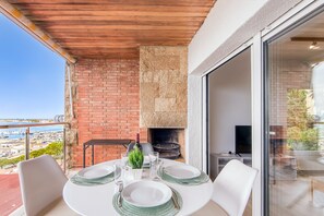 Apartment | Dining