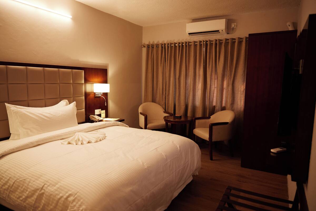 Minibar, safe på rommet, lydisolert og strykejern/-brett