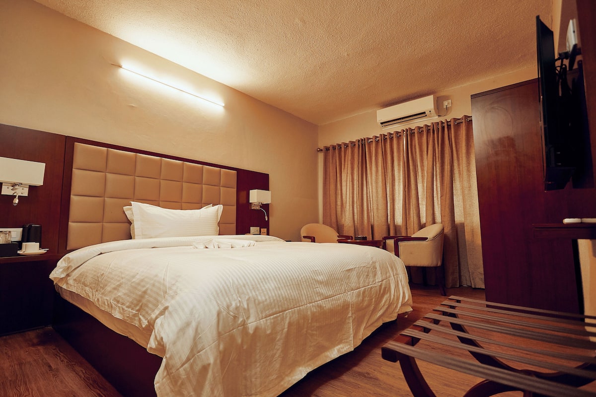 Standard Room | 1 bedroom, minibar, in-room safe, soundproofing